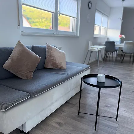 Oswald Apartment *